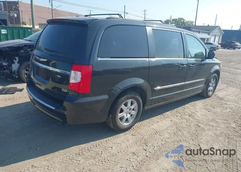 2013 Chrysler Town & Country Touring z USA, uszkodzony, nr VIN 2C4RC1BG4DR503363